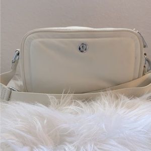 Lululemon camera bag 2L